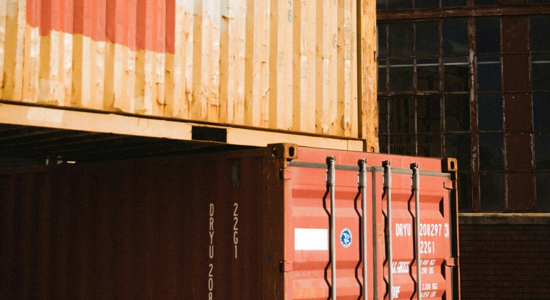 Container (12)